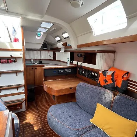 Matahari - Bateau Cocooning A Quai * Les Sables-dʼOlonne