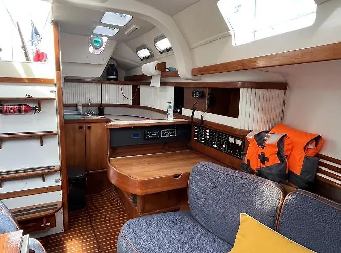 Matahari - Bateau Cocooning A Quai * Les Sables-dʼOlonne